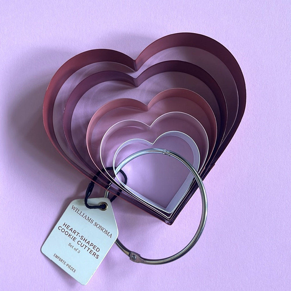 William Sonoma heart-shaped cookie cutters set of 5 NWT NEW